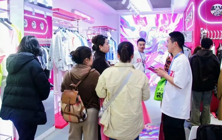 銀基廣場攜六大原創(chuàng)品牌亮相CHIC2025（春季），展現(xiàn)中部地區(qū)時尚力量
