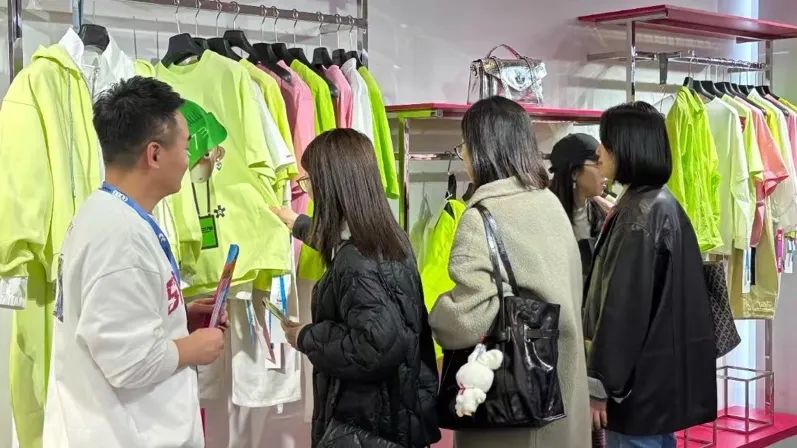 銀基廣場攜六大原創(chuàng)品牌亮相CHIC2025（春季），展現(xiàn)中部地區(qū)時尚力量