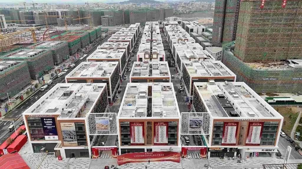 汕頭國際紡織城中國針織面料市場（北區(qū)）今日迎來“滿鋪開業(yè)”。