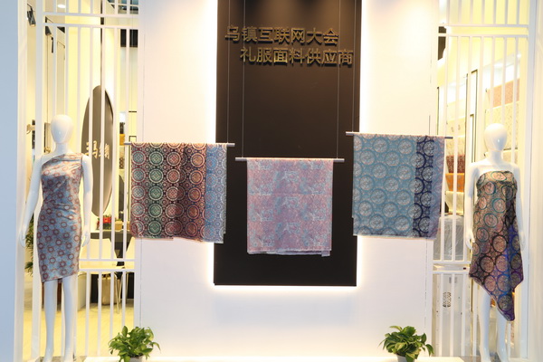 潮涌鵬城，開啟時(shí)尚 “超鏈接”丨第30屆FASHION SOURCE時(shí)尚之源深圳展、AW25深圳原創(chuàng)時(shí)裝周盛大啟幕